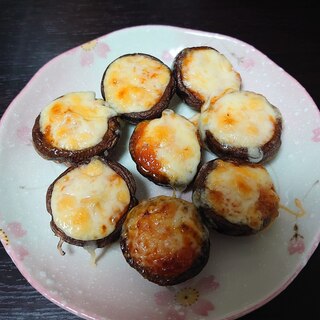 おつまみにも♪しいたけコチュジャンマヨチーズ焼き